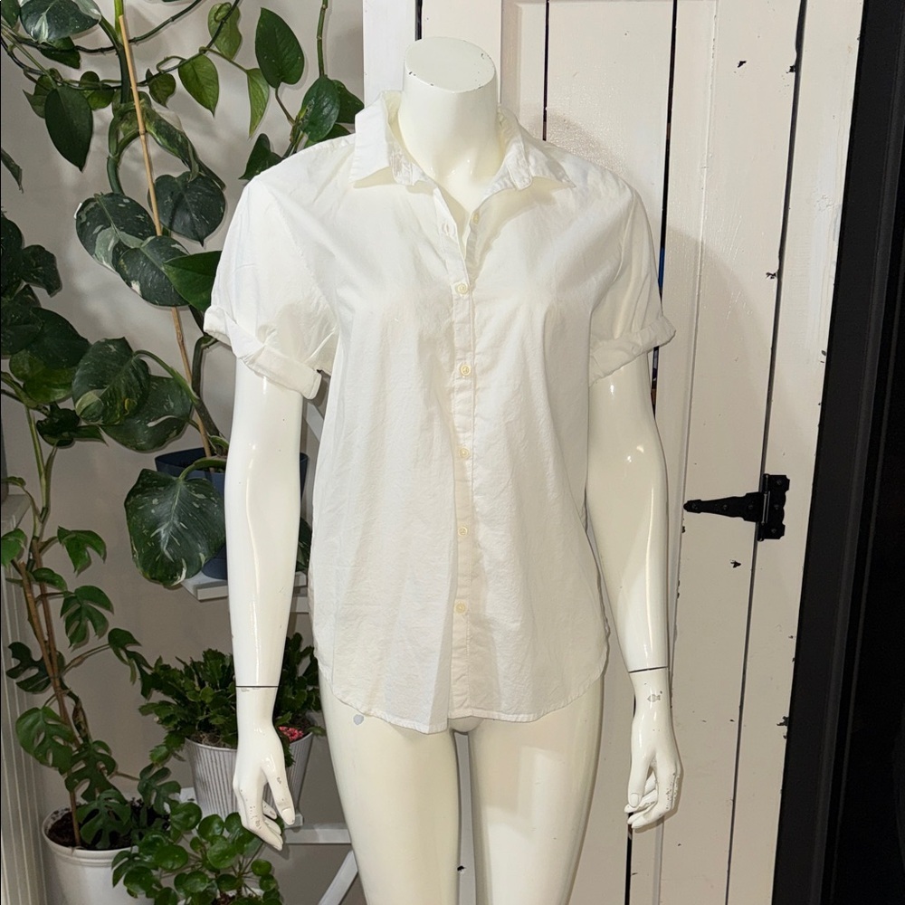 GAP SS roll cuff S Optic White Button-Down Shirt with Navy Logo XS